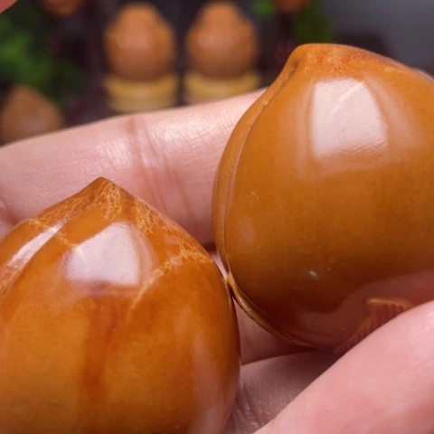 橄榄核把件寿桃手球一对3.7左右