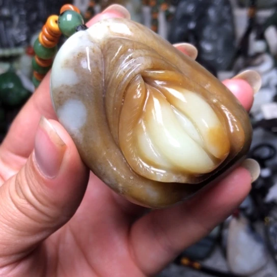 和田玉未镶嵌把件