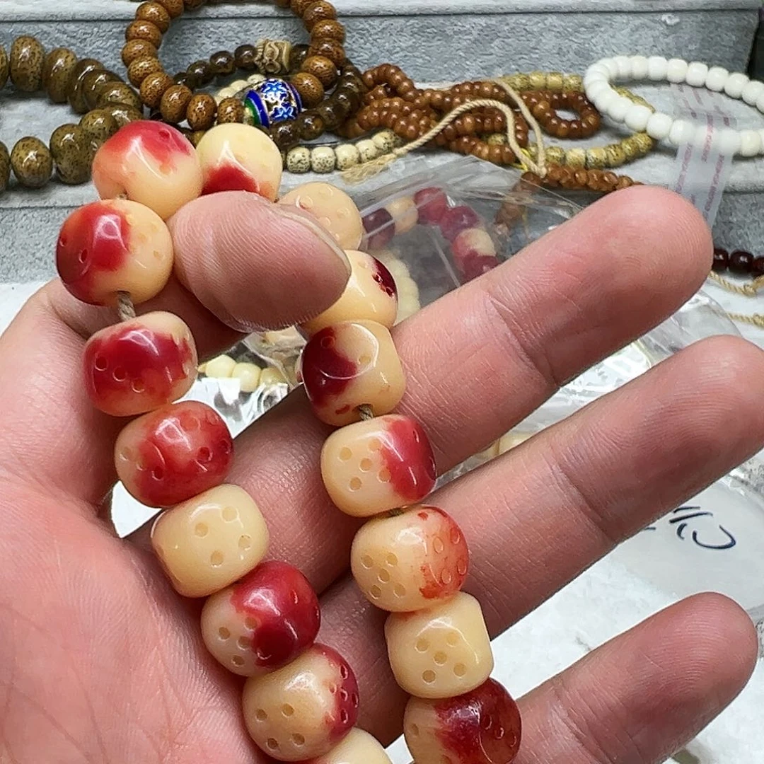 驼骨其他115红驼骨雕刻六方手持有粽裂