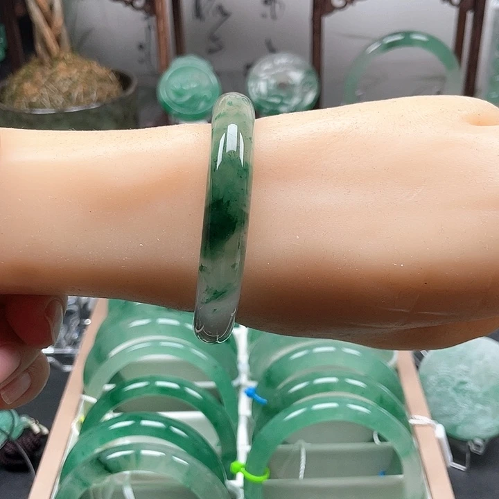 未镶嵌手镯石英质玉