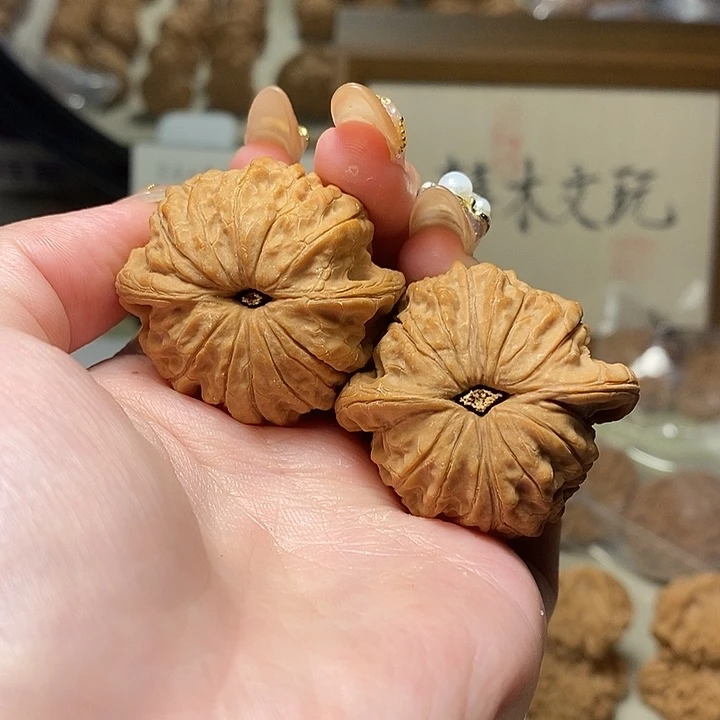 吊坠文玩核桃40+血麒麟