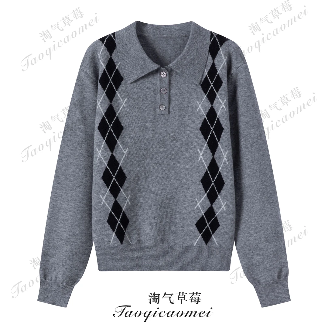 Taoqicaomei · 菱形格宽松针织polo衫秋冬软糯学院风毛衣