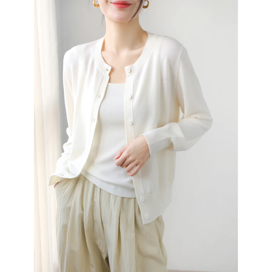 设计感新款基础圆领针织正肩开衫女早春长袖小个子外套上衣米白色