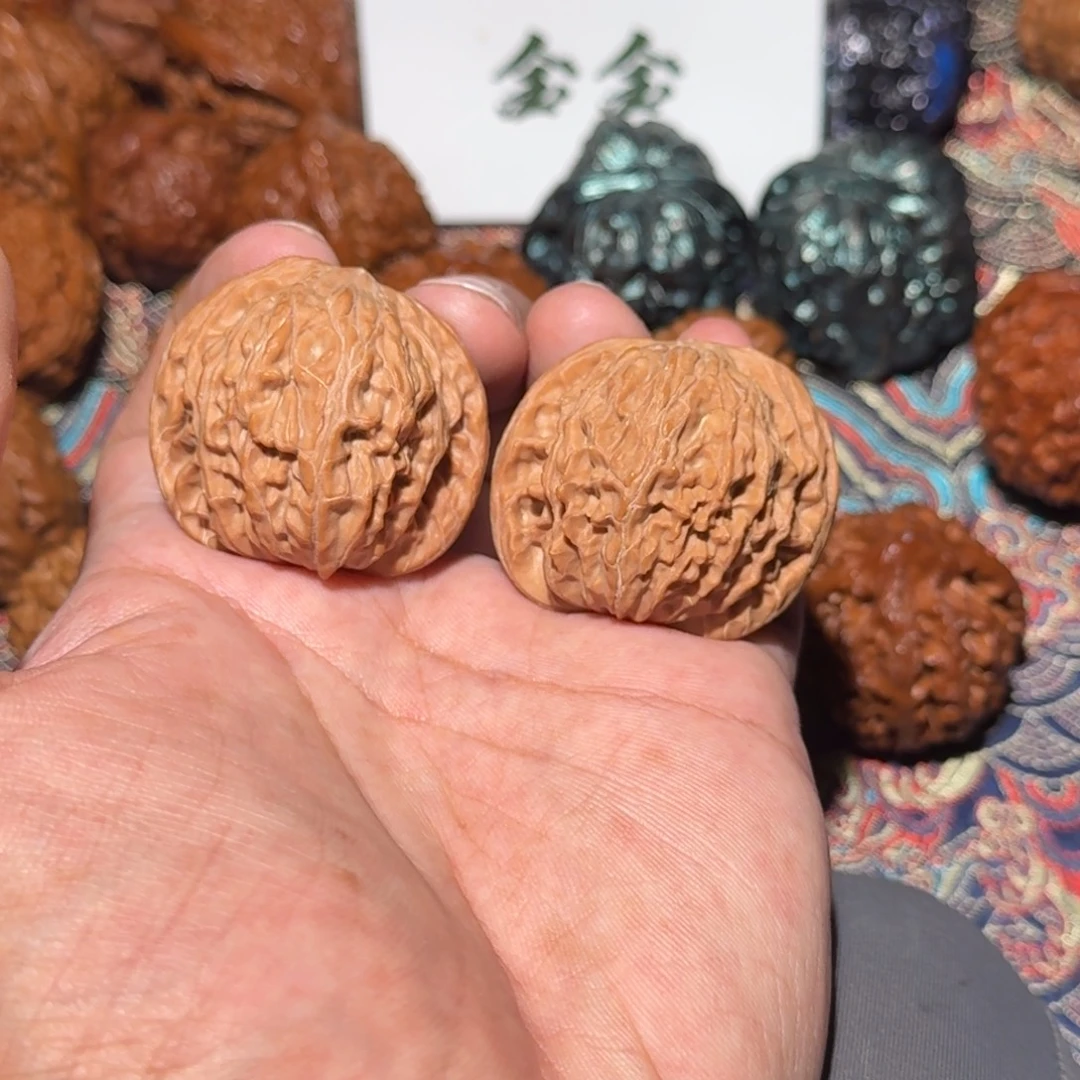 把件文玩核桃2296山地磨，尺寸39 36 35