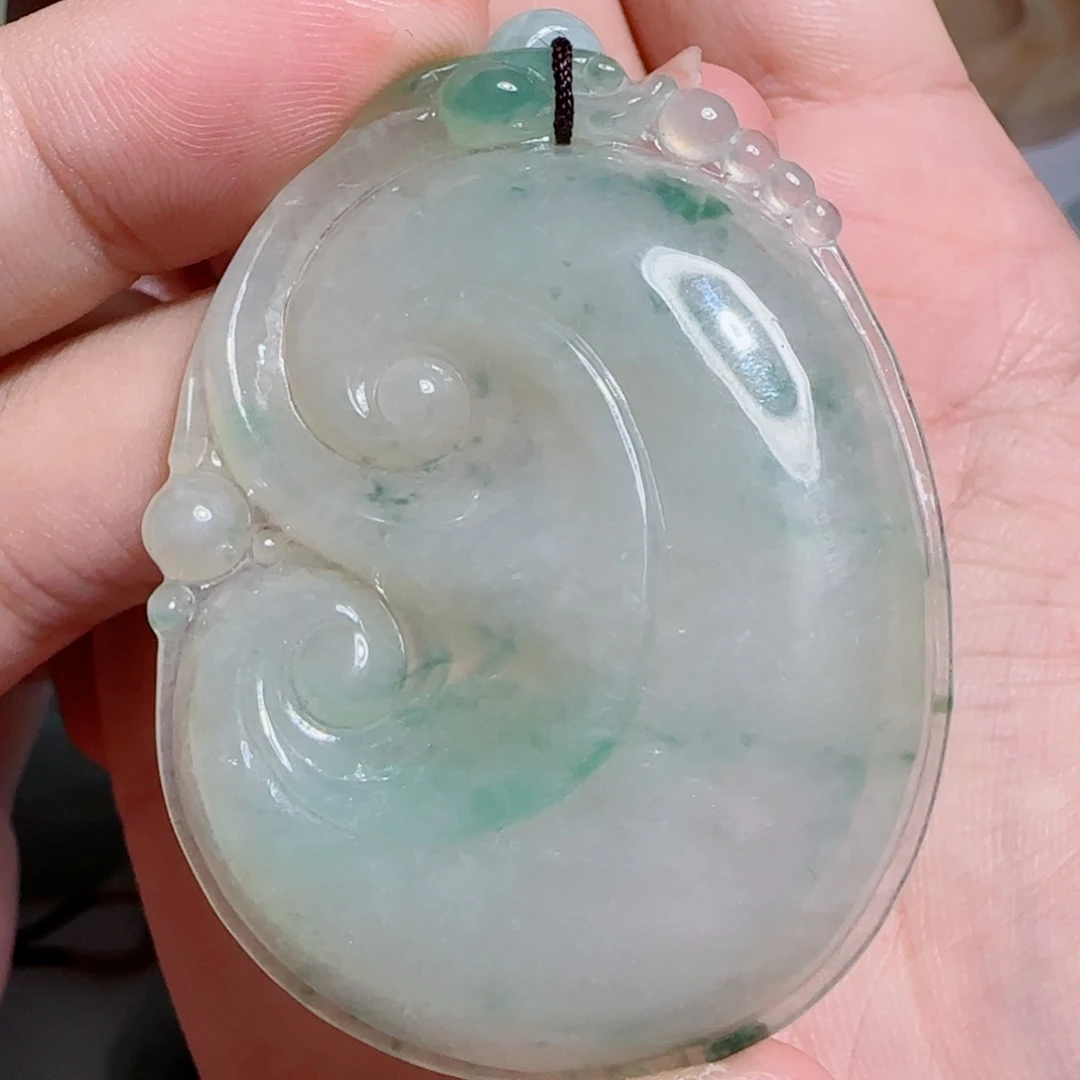 往***烟颈饰未镶嵌翡翠如意