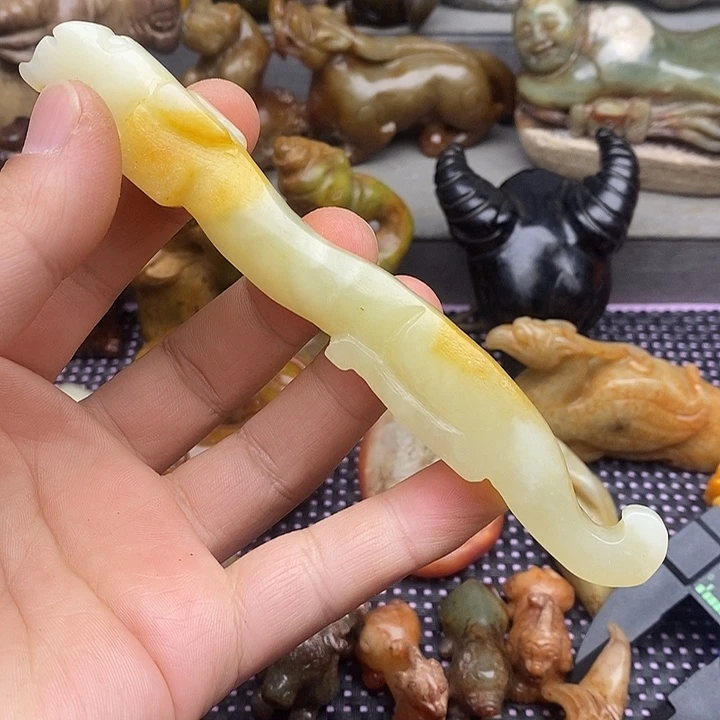 未镶嵌蛇纹石玉颈饰