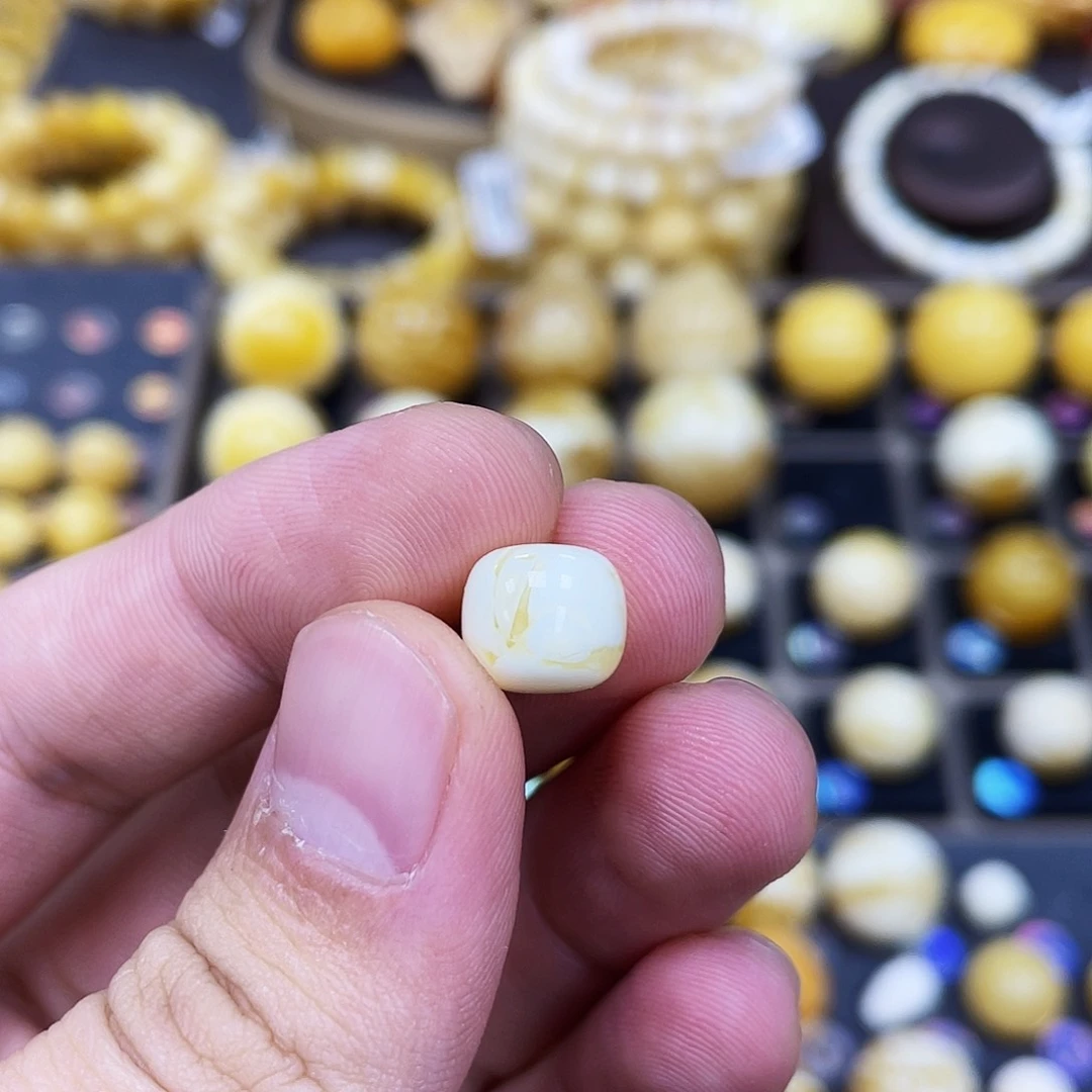 蜜蜡珠宝奇石未镶嵌9.9mm*8.8mm金白蜡款｜老型