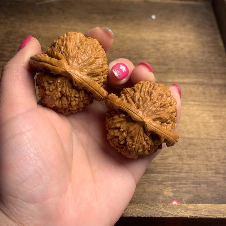 文玩核桃吊坠超****拉白shi' zi