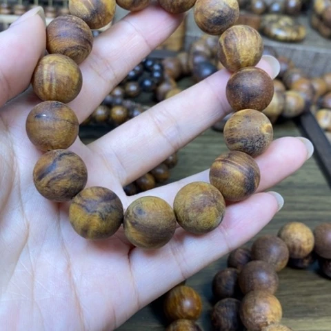 手串贡木猎****61.5瘤疤