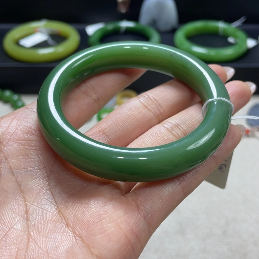 和田玉（碧玉）未镶嵌手镯粉绿细料