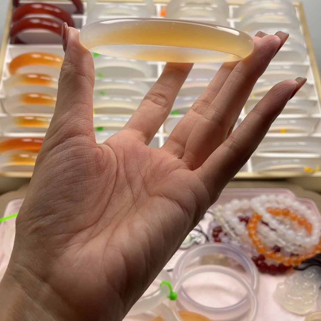 ℳ****玛瑙/玉髓手镯未镶嵌