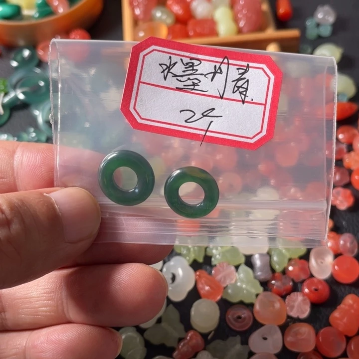 颈饰未镶嵌翡翠水****）翡翠小跑环