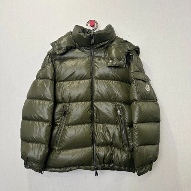 99新 MONCLER 绿色羽绒服 尺码：4 20231
