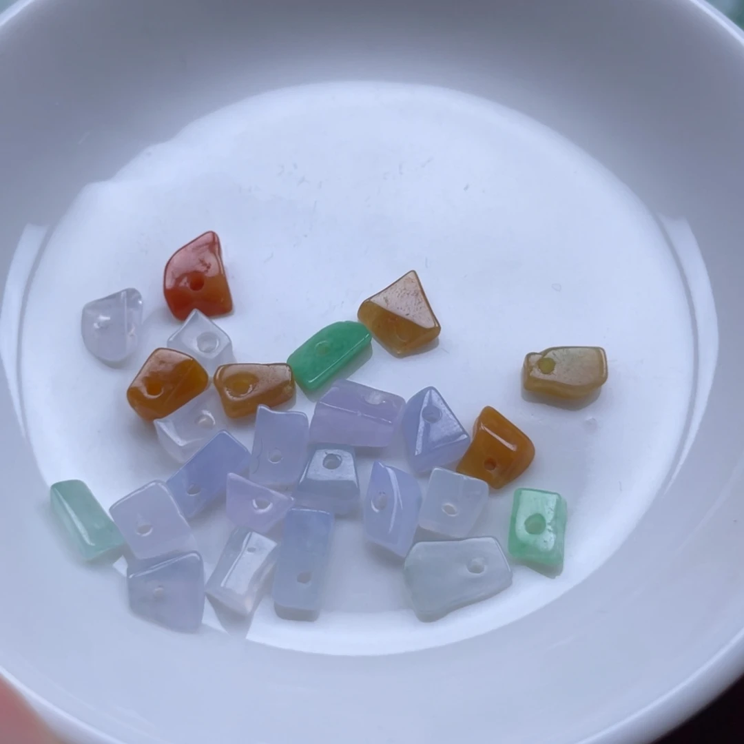 翡翠未镶嵌颈饰碎石