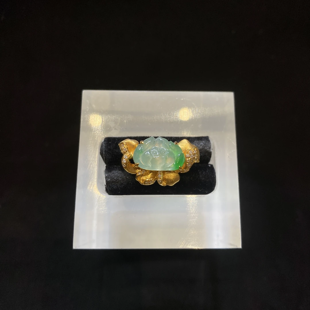 【夏阳翡翠】缅甸天然A货翡翠18k金镶嵌天然南非钻冰透飘绿莲花吊坠