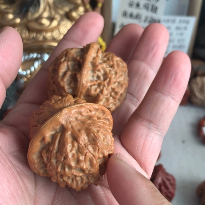 文玩核桃把件瑞**影金麒麟