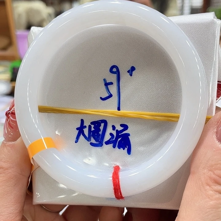 翡翠手镯未镶嵌翡翠手镯