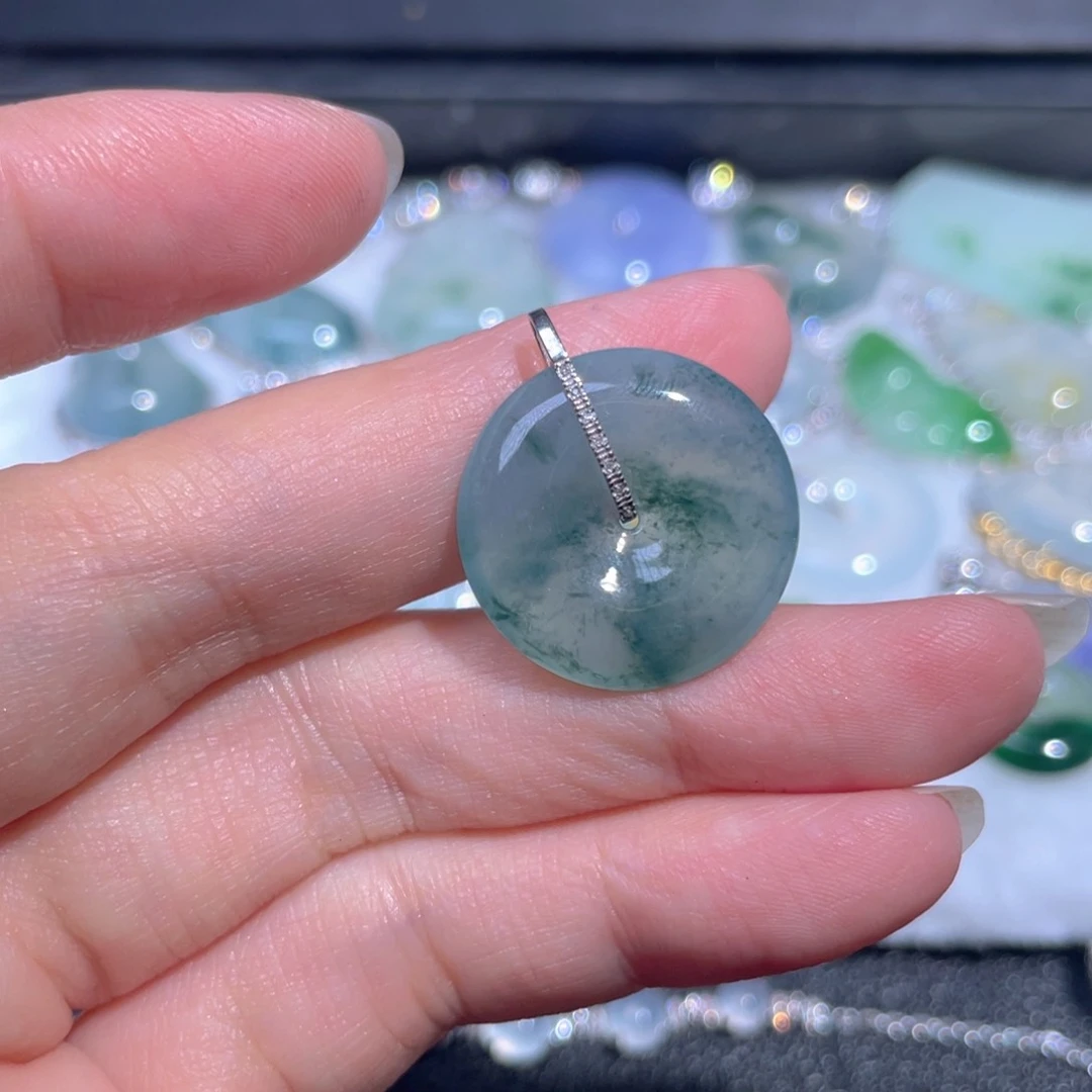 翡翠18K金镶嵌颈饰翡翠