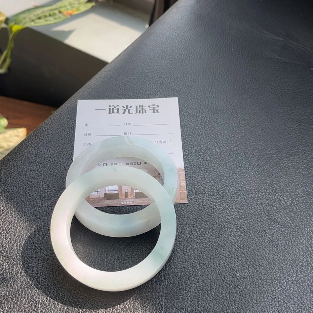 ****࿐定制翡翠未镶嵌手镯