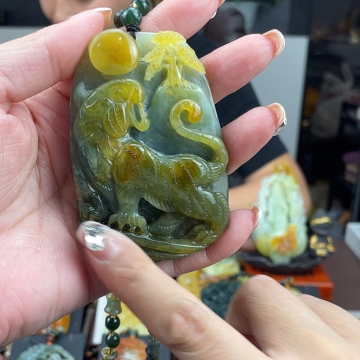 蛇纹石玉未镶嵌颈饰