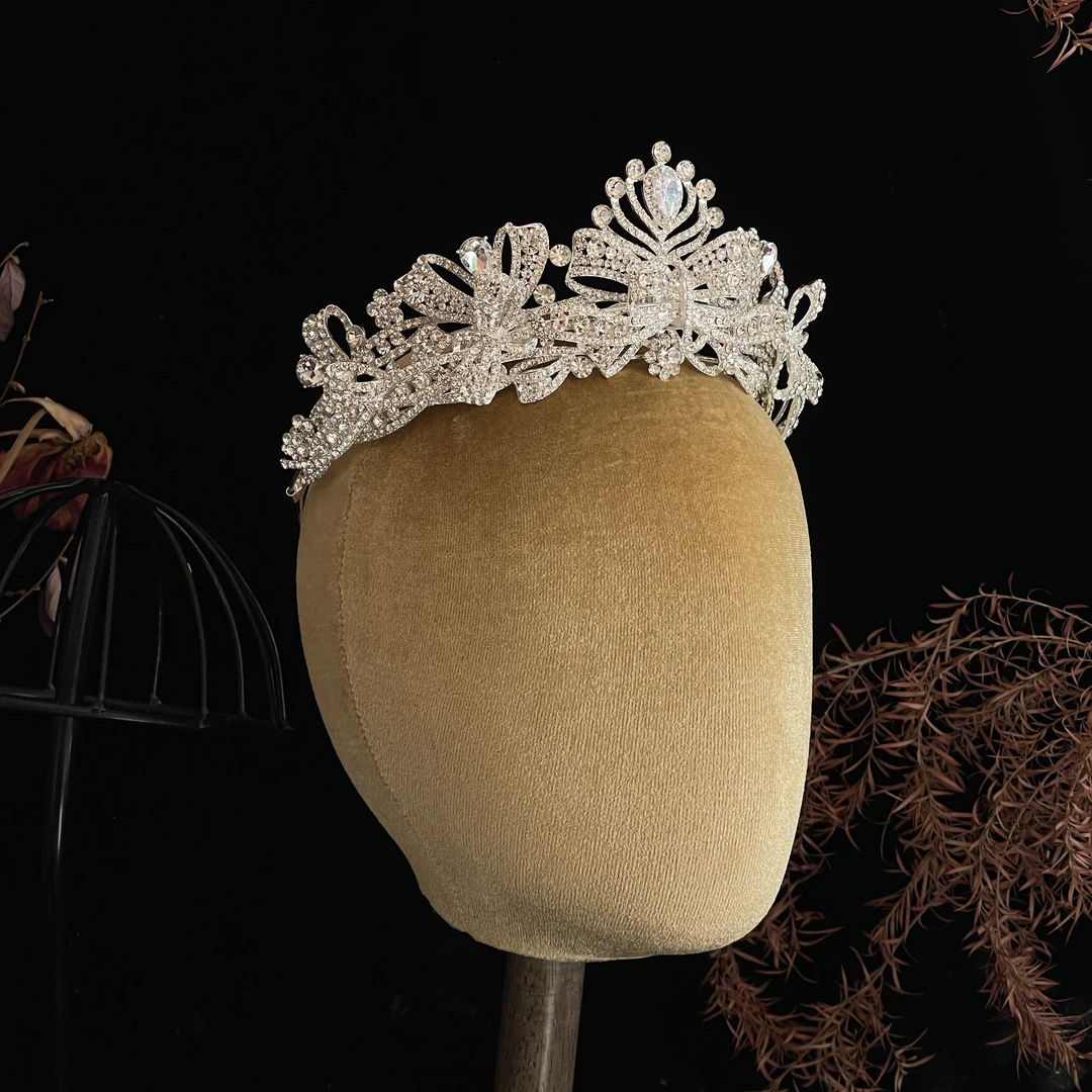 喜看精致大气水钻皇冠