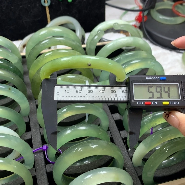 未镶嵌蛇纹石玉手镯35