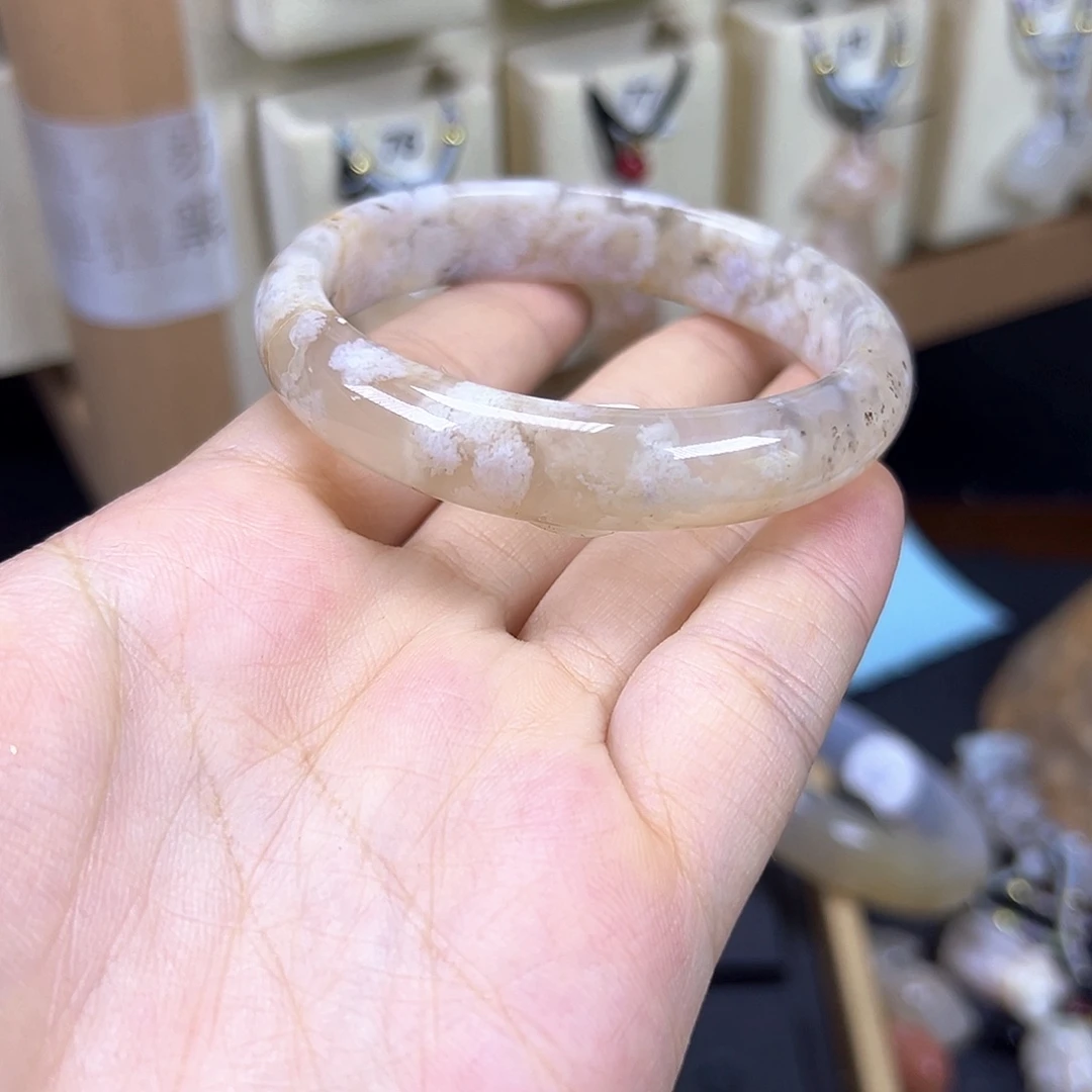 兰***花颈饰未镶嵌石英质玉