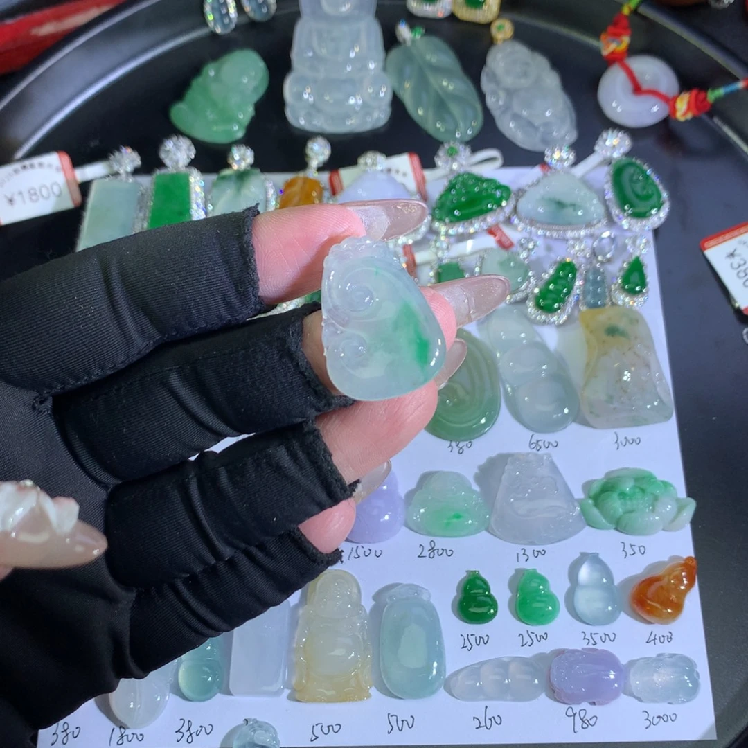 翡翠未镶嵌吊坠(不含链)飘绿如意