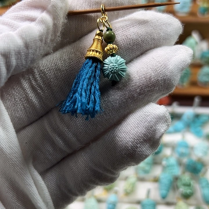 绿松石未镶嵌颈饰小花滴流