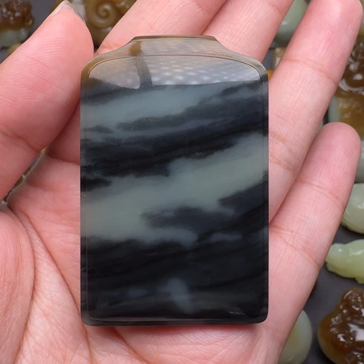 和田玉颈饰未镶嵌匠*面