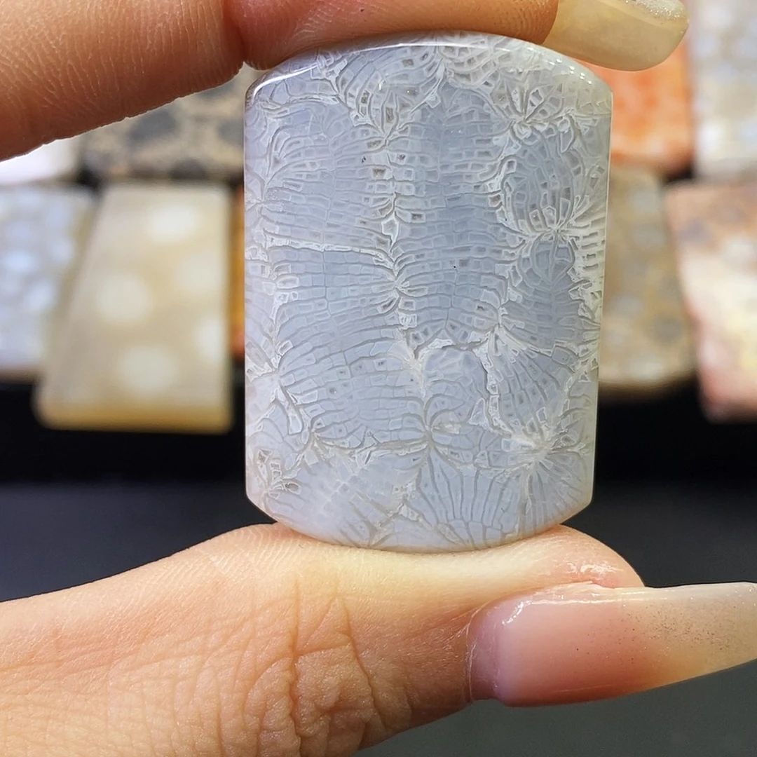 硅化玉颈饰合金吱*