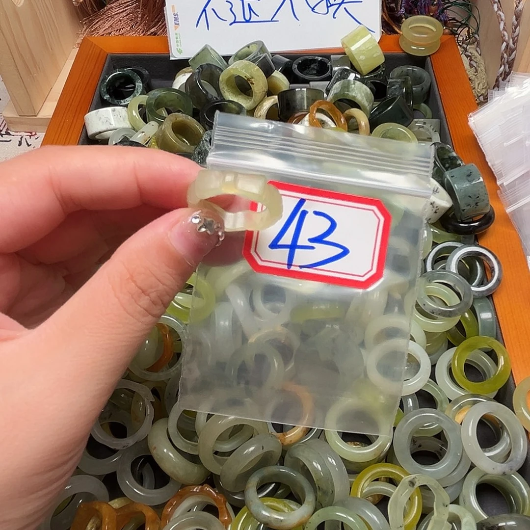 紫***壳未镶嵌蛇纹石玉珠宝奇石