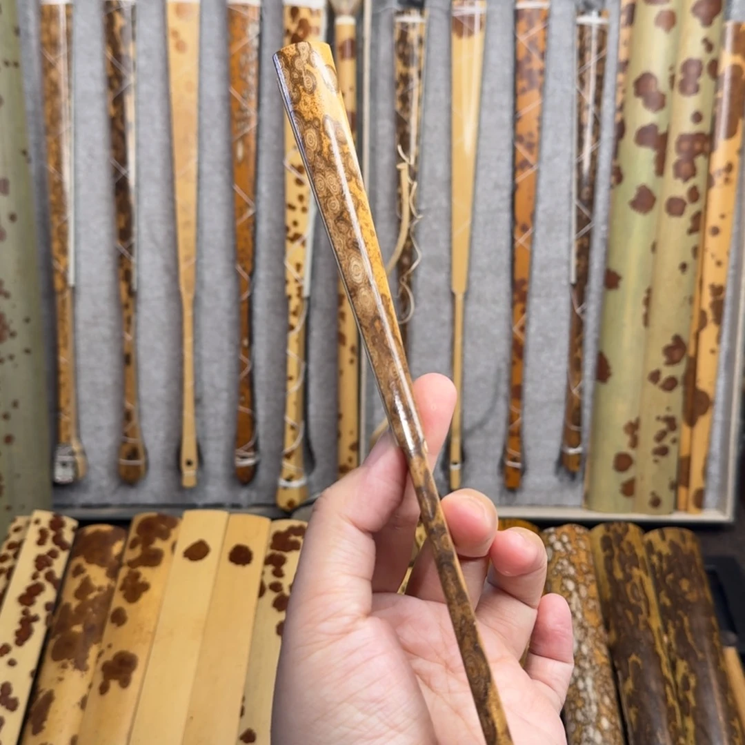 亦***扇子精品梅鹿竹折扇