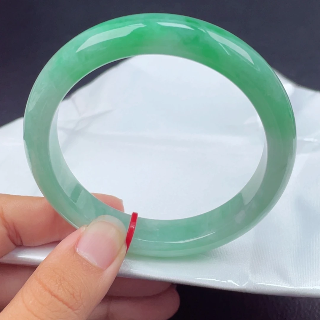 A***n翡翠手镯未镶嵌正圈