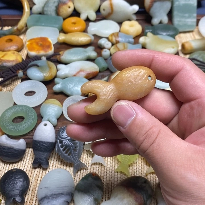 对****蛇纹石玉未镶嵌颈饰