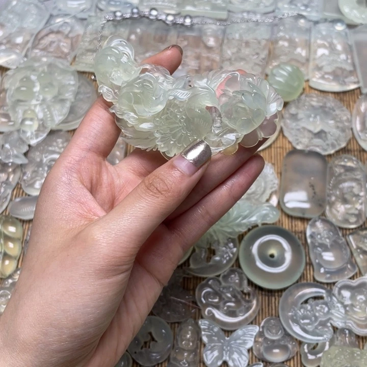 蛇纹石玉未镶嵌颈饰*️