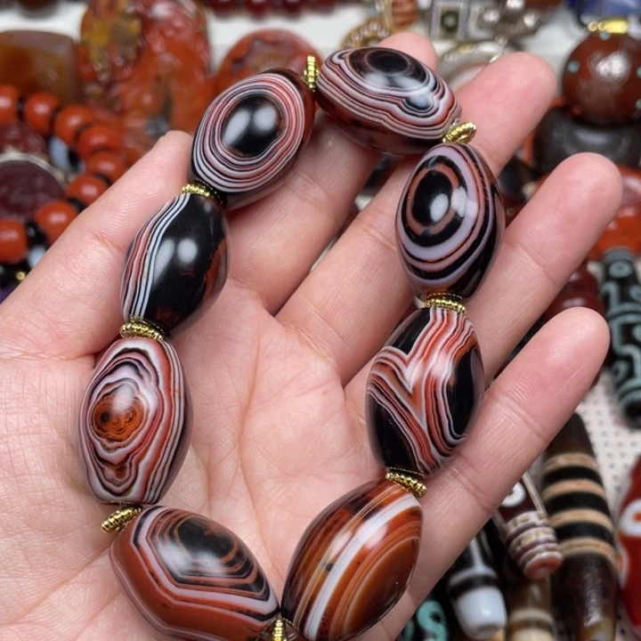 张***显玛瑙/玉髓未镶嵌颈饰