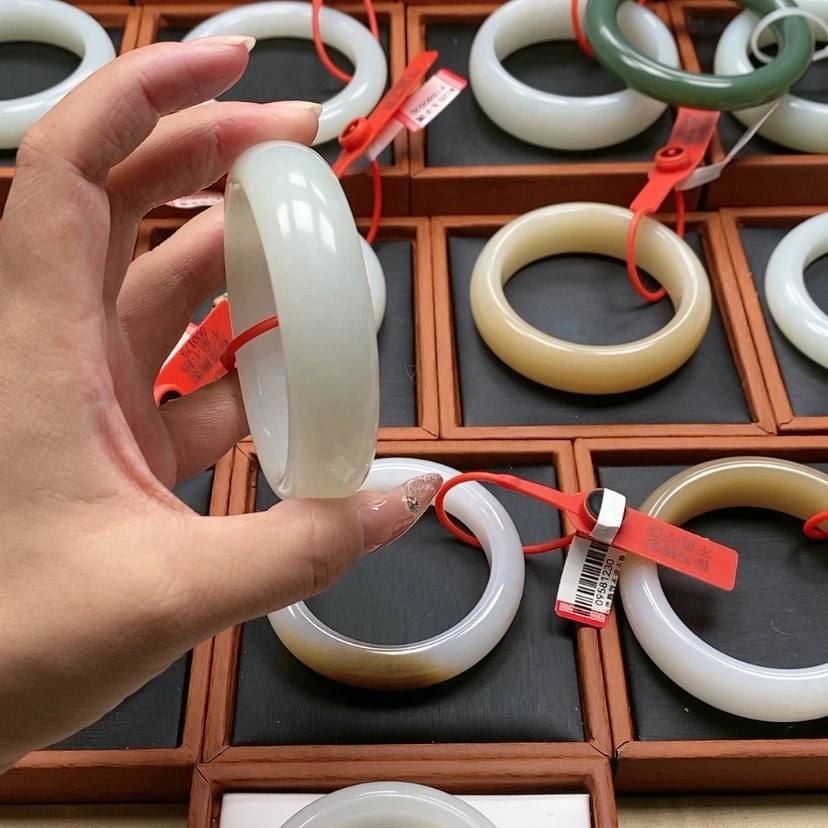 【闪购商品】未镶嵌手镯和田玉