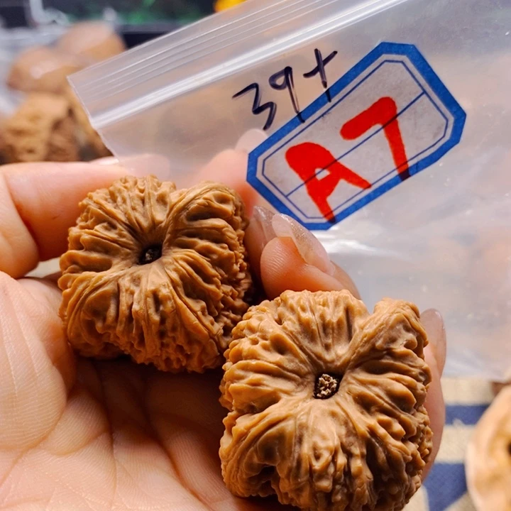 文玩核桃把件南江石