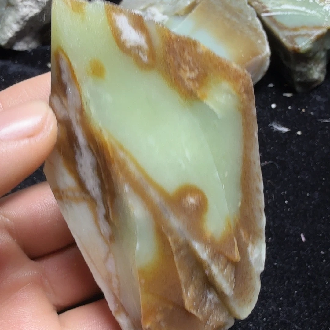 昆***物和田玉（糖玉）未镶嵌珠宝半成品