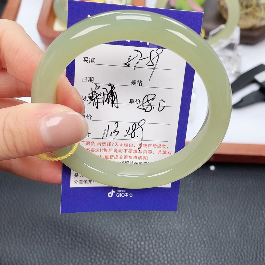 吃***嘎和田玉未镶嵌手镯