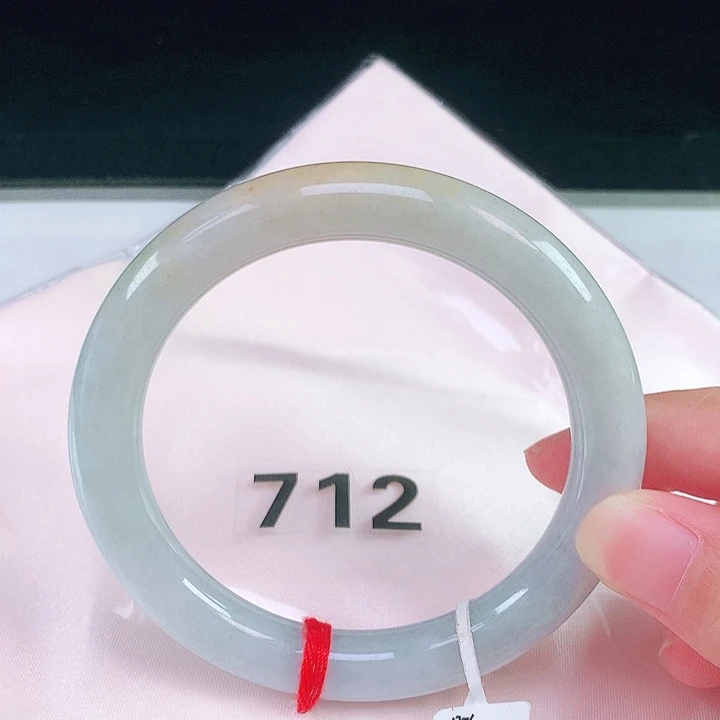 翡翠未镶嵌手镯（圆镯）60