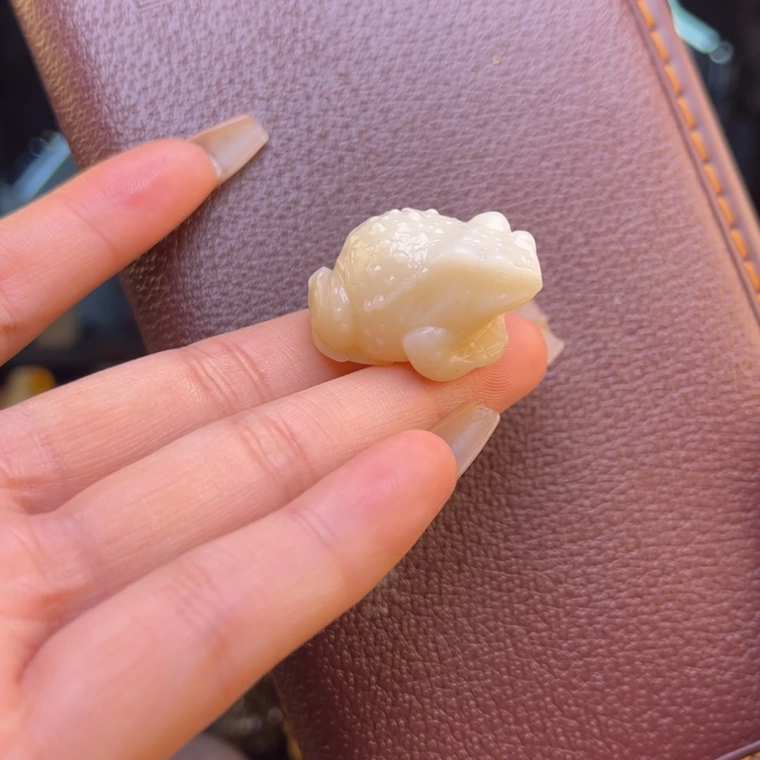 石英质玉黄蜡石吊坠未镶嵌帆