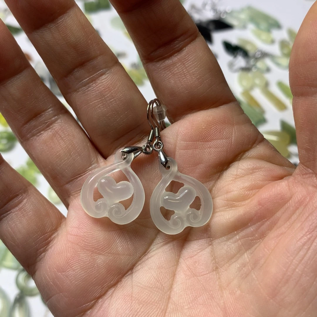未镶嵌蛇纹石玉耳环