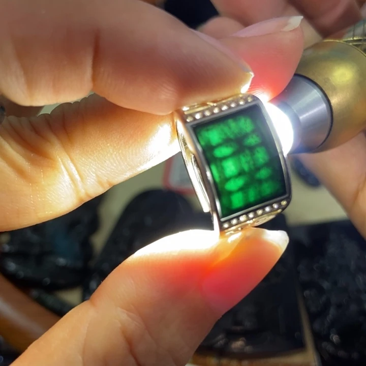 翡翠耳饰未镶嵌墨翠