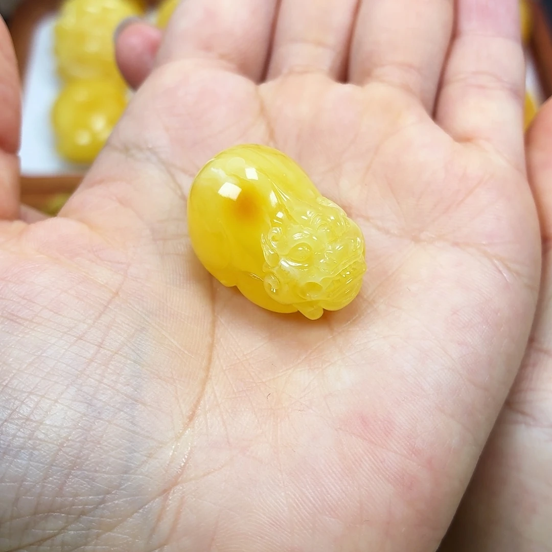 蜜蜡未镶嵌颈饰焦皮浓蜡妖花貔貅