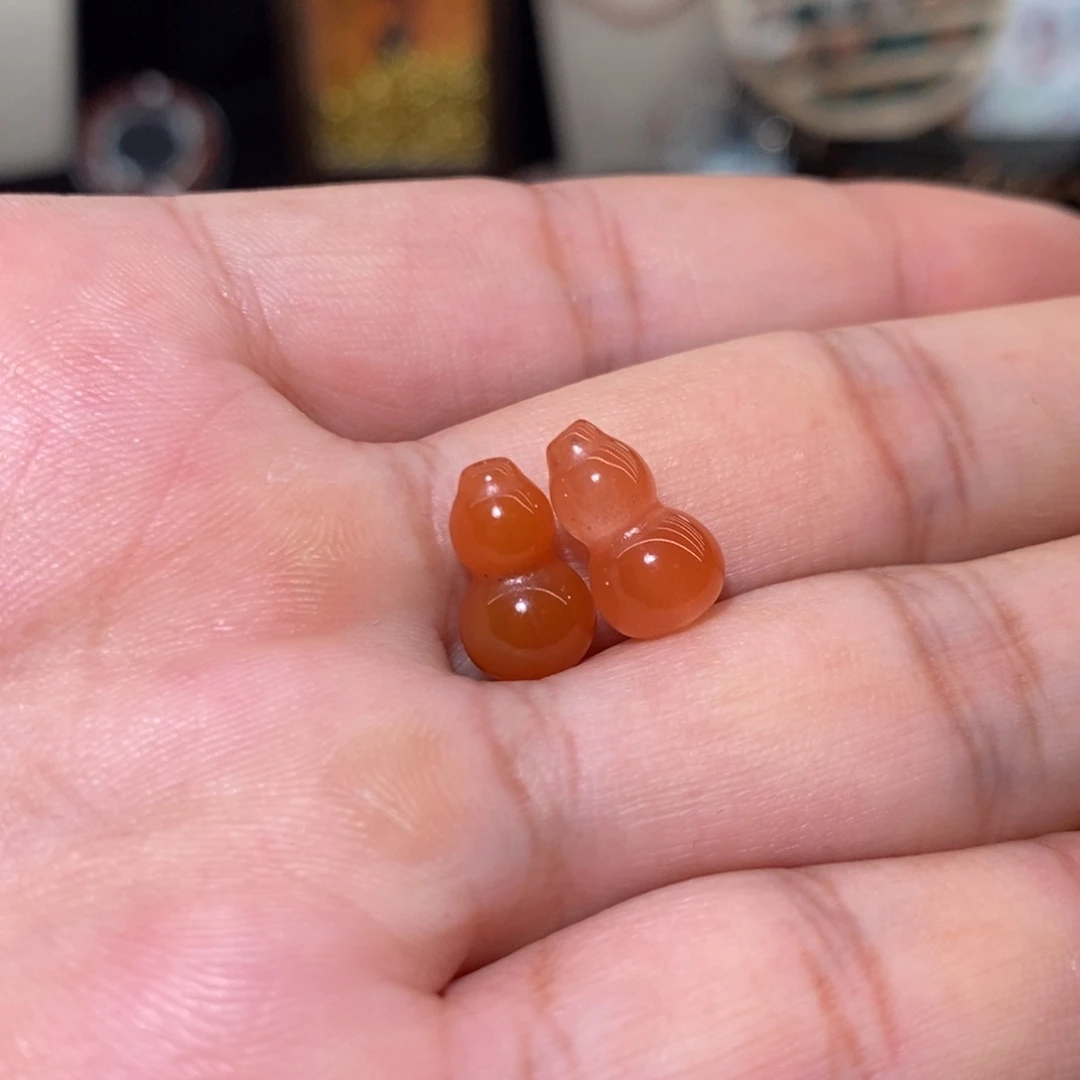 南红玛瑙冰飘未镶嵌两颗通孔葫芦