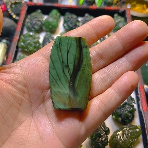 蛇纹石玉颈饰未镶嵌晨