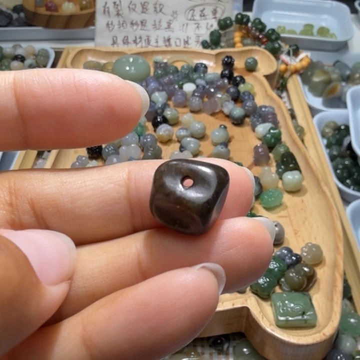 和田玉未镶嵌珠宝半成品