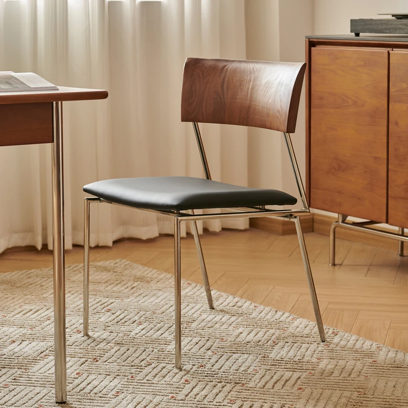 意式极简真皮家用餐椅现代简约轻奢复古北欧实木设计师网红靠背椅